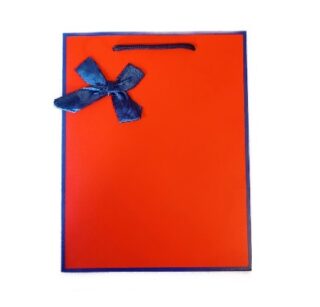 BOLSA DE REGALO ROJA CON BORDE AZUL 14 X 7 X 15 CM