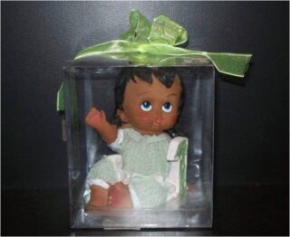 CAJA CON BEBE NIÑA DE UN AÑO DE POLICERINA